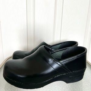 Dansko Black Oiled Leather Professional Clogs Size 10.5/11